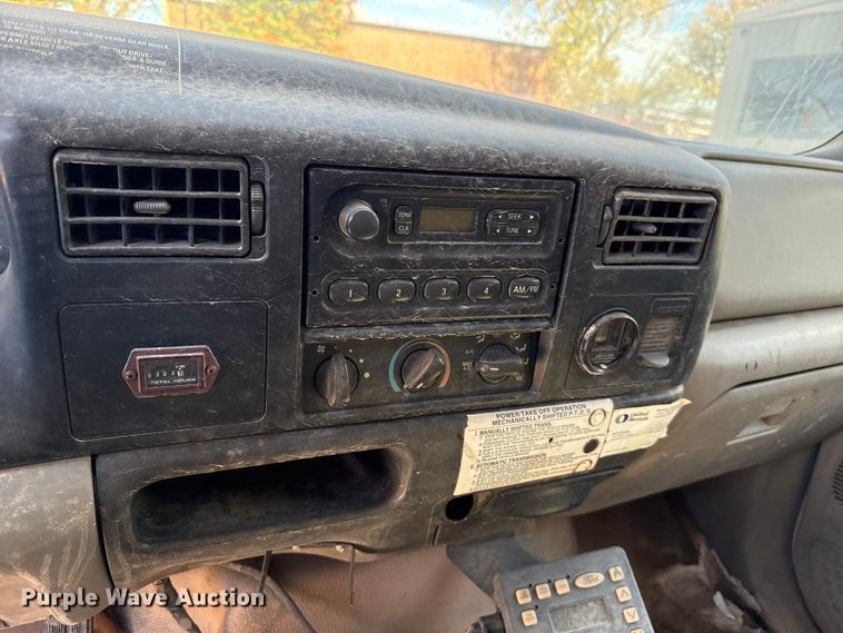 image for item EU5431 2000 Ford F-750 dump truck