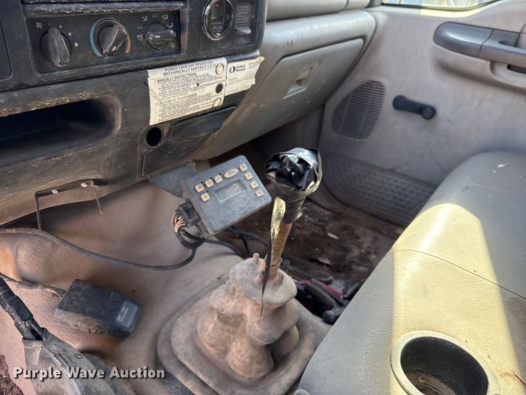 image for item EU5431 2000 Ford F-750 dump truck