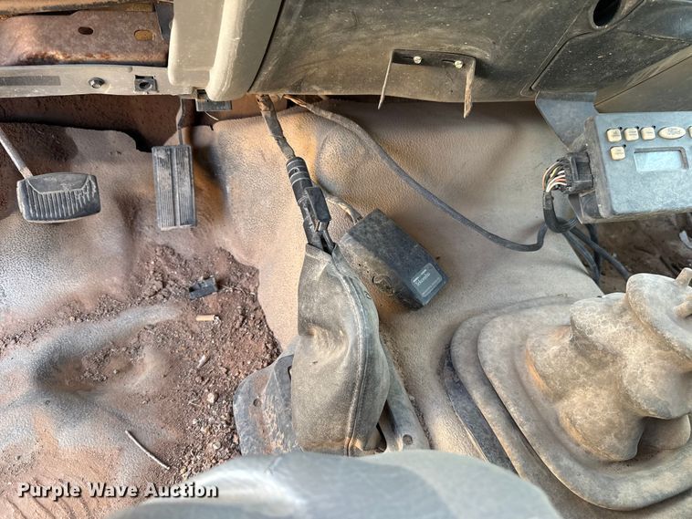 image for item EU5431 2000 Ford F-750 dump truck