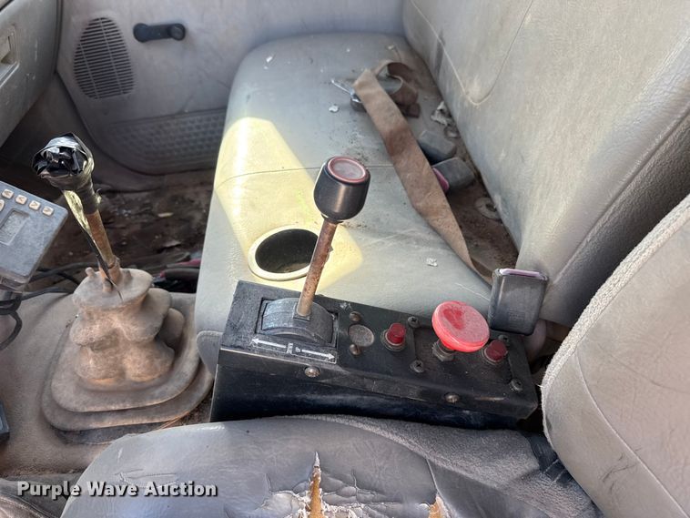 image for item EU5431 2000 Ford F-750 dump truck