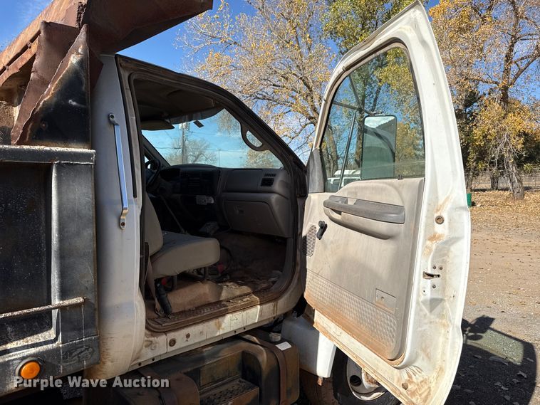 image for item EU5431 2000 Ford F-750 dump truck