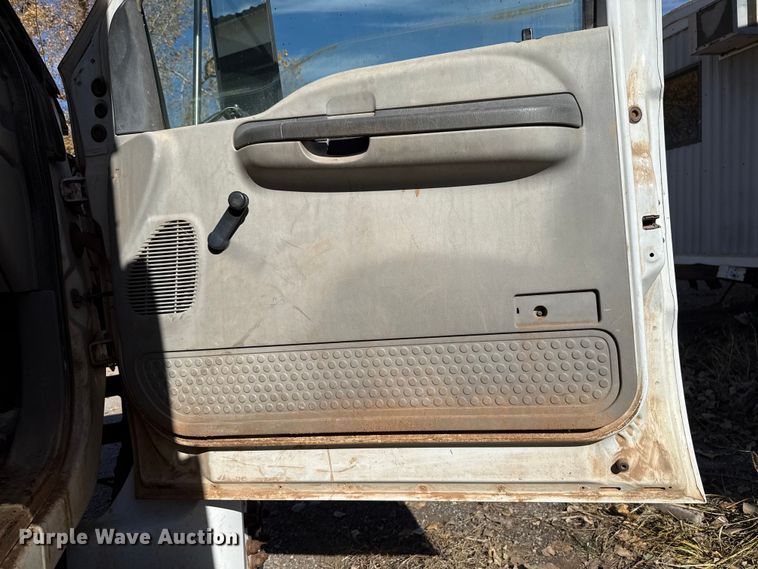 image for item EU5431 2000 Ford F-750 dump truck