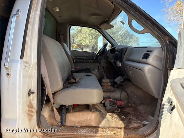 image for item EU5431 2000 Ford F-750 dump truck