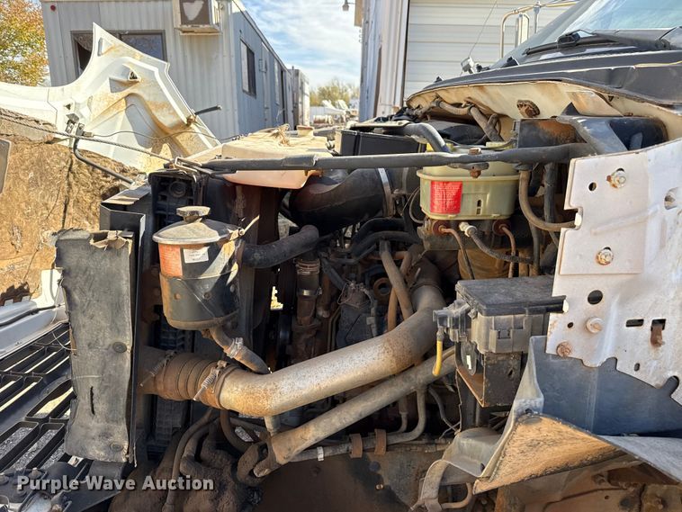 image for item EU5431 2000 Ford F-750 dump truck