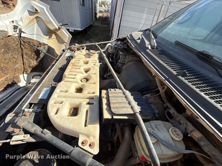 image for item EU5431 2000 Ford F-750 dump truck