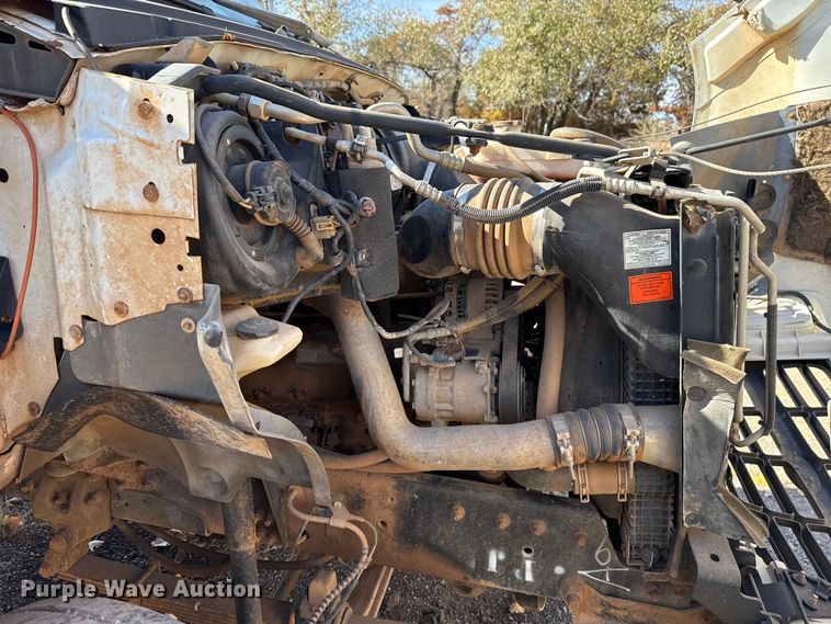 image for item EU5431 2000 Ford F-750 dump truck