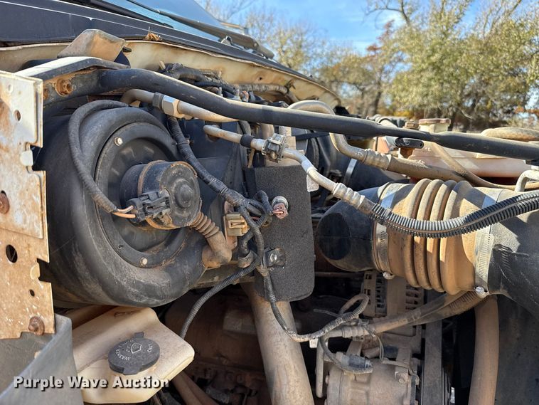 image for item EU5431 2000 Ford F-750 dump truck