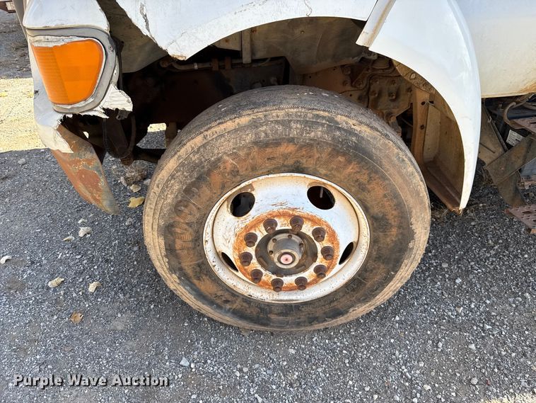 image for item EU5431 2000 Ford F-750 dump truck