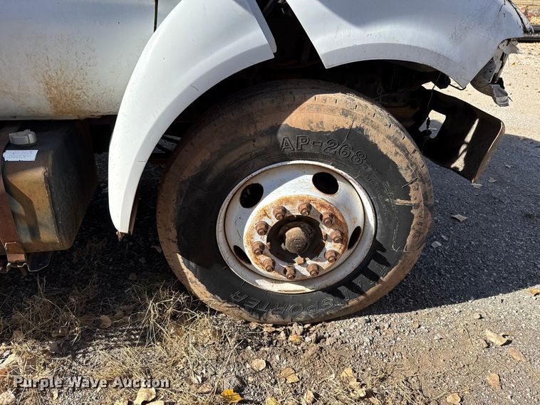 image for item EU5431 2000 Ford F-750 dump truck