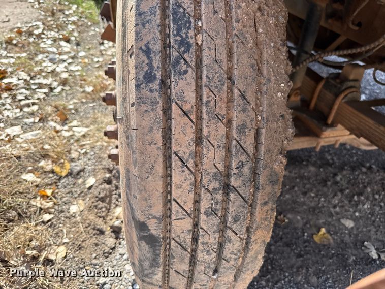 image for item EU5431 2000 Ford F-750 dump truck