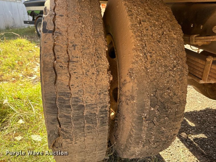 image for item EU5431 2000 Ford F-750 dump truck