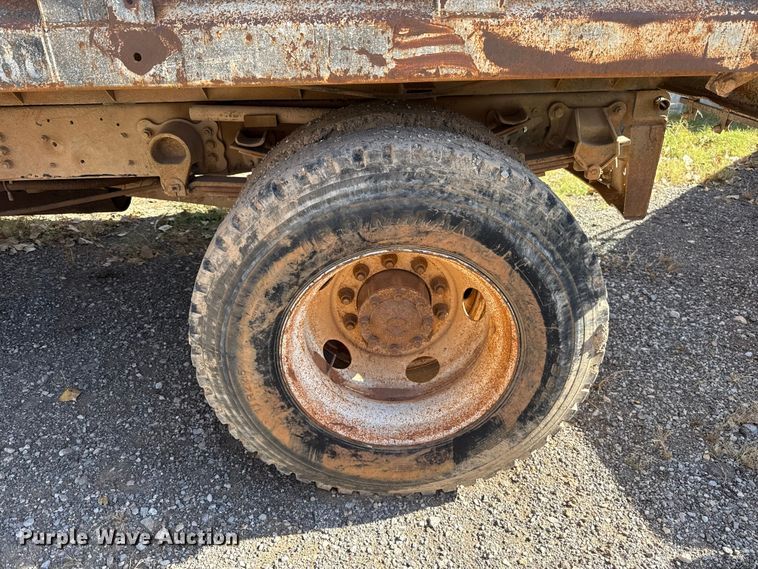 image for item EU5431 2000 Ford F-750 dump truck