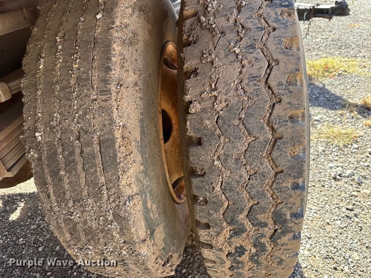 image for item EU5431 2000 Ford F-750 dump truck