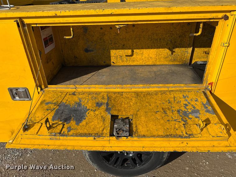 image for item EU5461 2015 Ford F350 Super Duty utility bed pickup truck