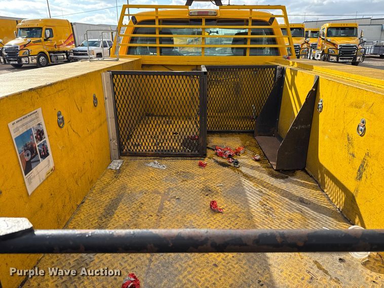 image for item EU5461 2015 Ford F350 Super Duty utility bed pickup truck