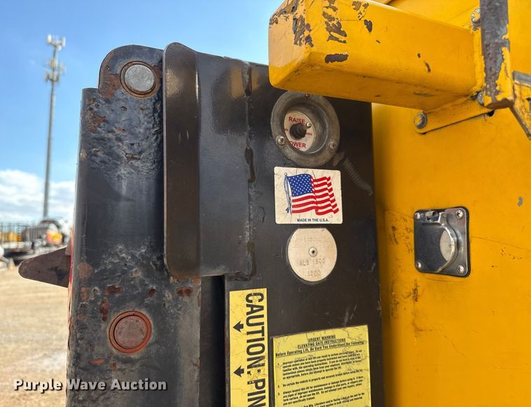 image for item EU5461 2015 Ford F350 Super Duty utility bed pickup truck