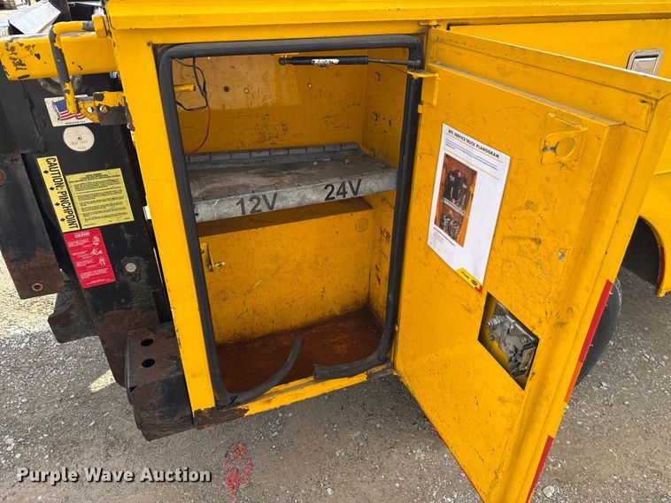 image for item EU5461 2015 Ford F350 Super Duty utility bed pickup truck