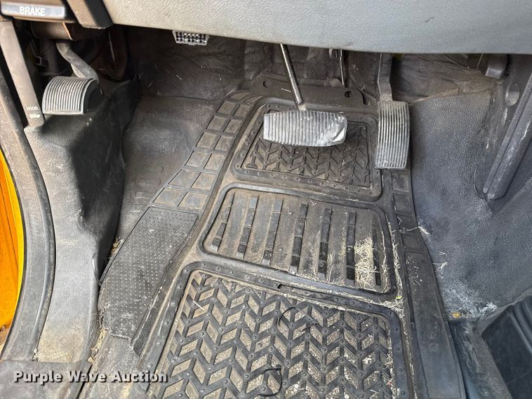 image for item EU5461 2015 Ford F350 Super Duty utility bed pickup truck