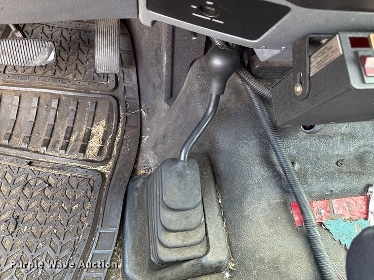 image for item EU5461 2015 Ford F350 Super Duty utility bed pickup truck