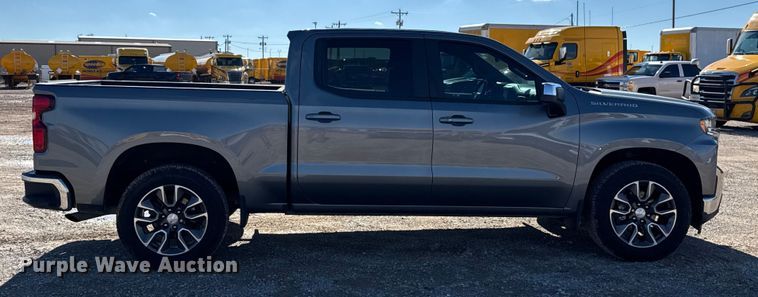 image for item EU5462 2022 Chevrolet Silverado 1500 Crew Cab pickup truck