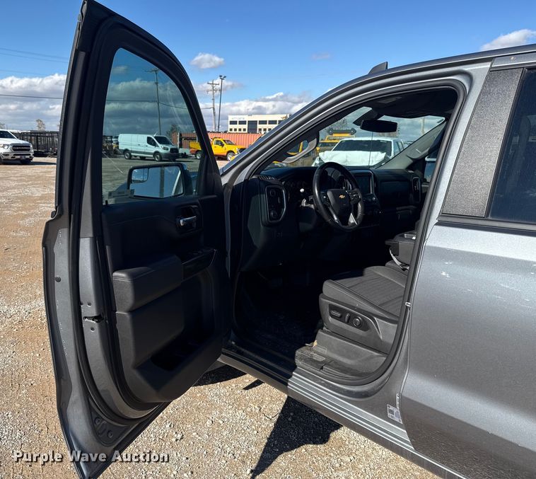 image for item EU5462 2022 Chevrolet Silverado 1500 Crew Cab pickup truck