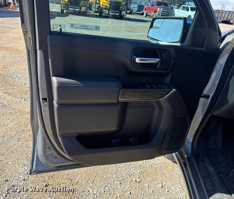 image for item EU5462 2022 Chevrolet Silverado 1500 Crew Cab pickup truck