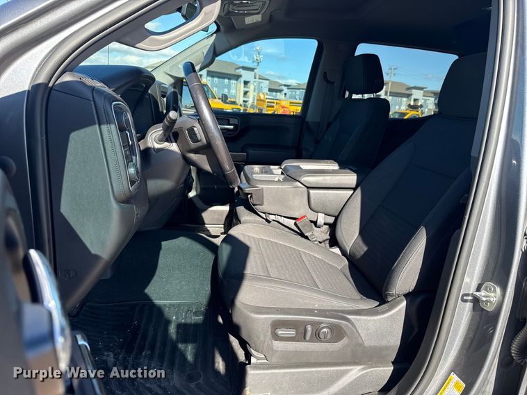 image for item EU5462 2022 Chevrolet Silverado 1500 Crew Cab pickup truck