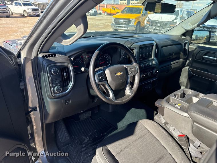 image for item EU5462 2022 Chevrolet Silverado 1500 Crew Cab pickup truck