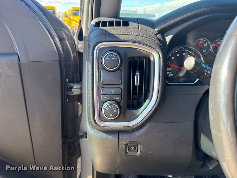 image for item EU5462 2022 Chevrolet Silverado 1500 Crew Cab pickup truck