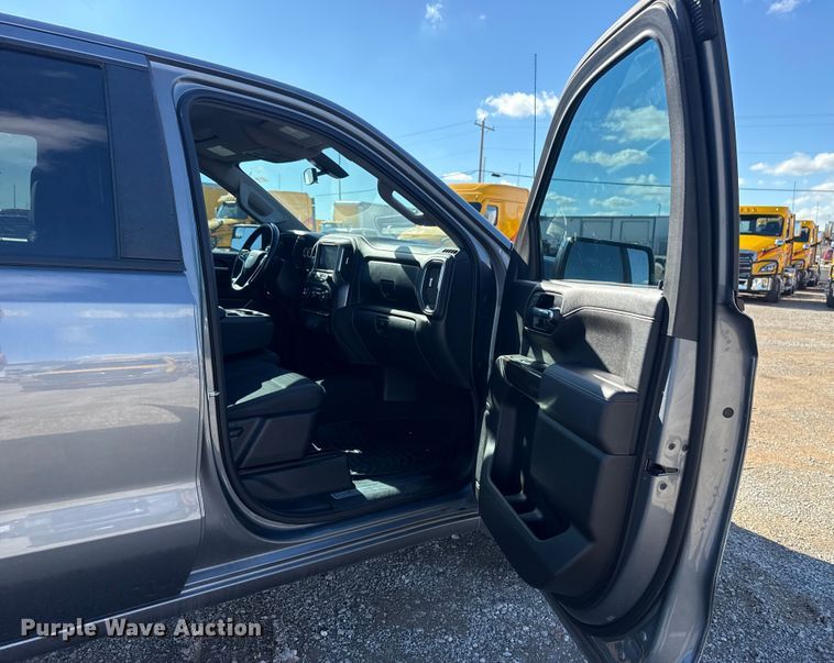 image for item EU5462 2022 Chevrolet Silverado 1500 Crew Cab pickup truck