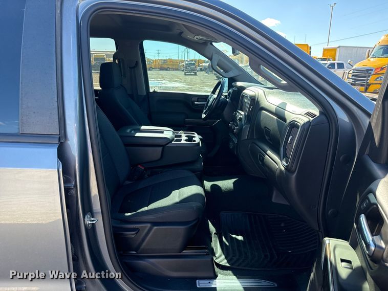 image for item EU5462 2022 Chevrolet Silverado 1500 Crew Cab pickup truck