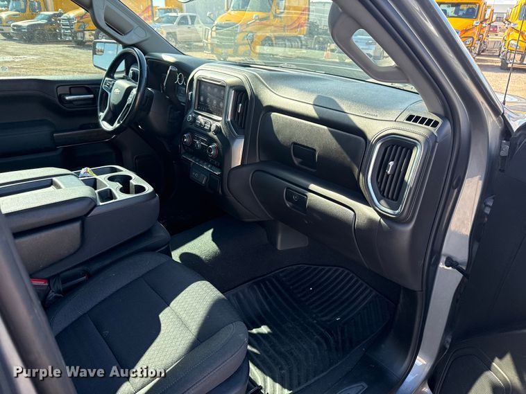 image for item EU5462 2022 Chevrolet Silverado 1500 Crew Cab pickup truck