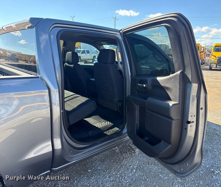 image for item EU5462 2022 Chevrolet Silverado 1500 Crew Cab pickup truck