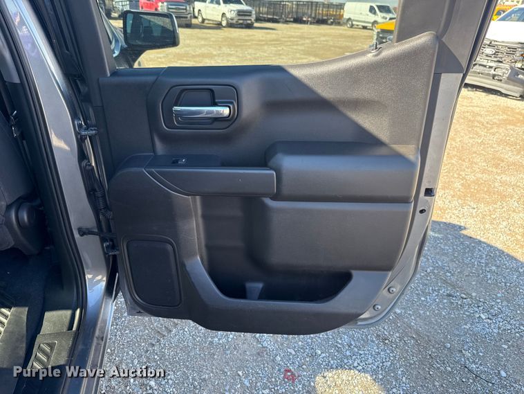 image for item EU5462 2022 Chevrolet Silverado 1500 Crew Cab pickup truck