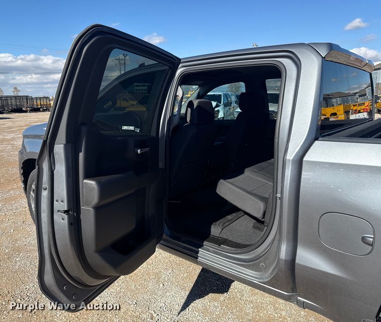 image for item EU5462 2022 Chevrolet Silverado 1500 Crew Cab pickup truck
