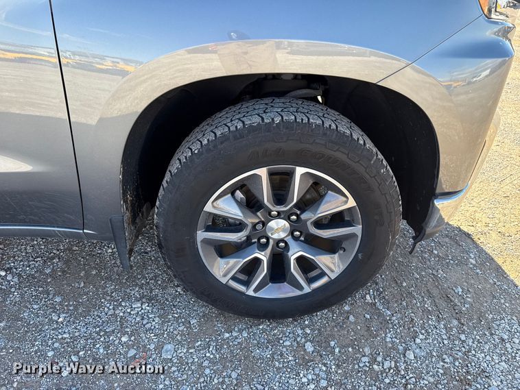 image for item EU5462 2022 Chevrolet Silverado 1500 Crew Cab pickup truck