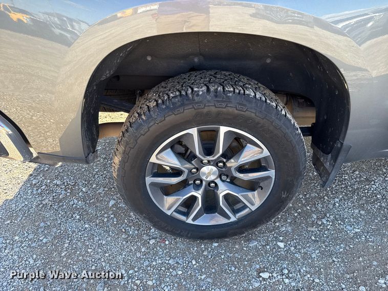 image for item EU5462 2022 Chevrolet Silverado 1500 Crew Cab pickup truck