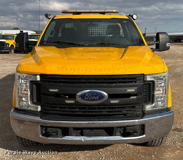 image for item EU5463 2019 Ford F350 Super Duty utility bed pickup truck