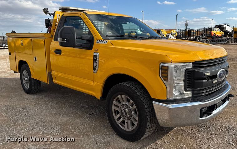 image for item EU5463 2019 Ford F350 Super Duty utility bed pickup truck