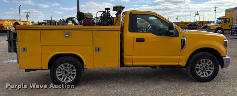 image for item EU5463 2019 Ford F350 Super Duty utility bed pickup truck