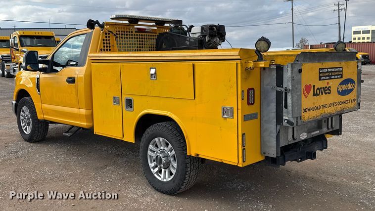 image for item EU5463 2019 Ford F350 Super Duty utility bed pickup truck