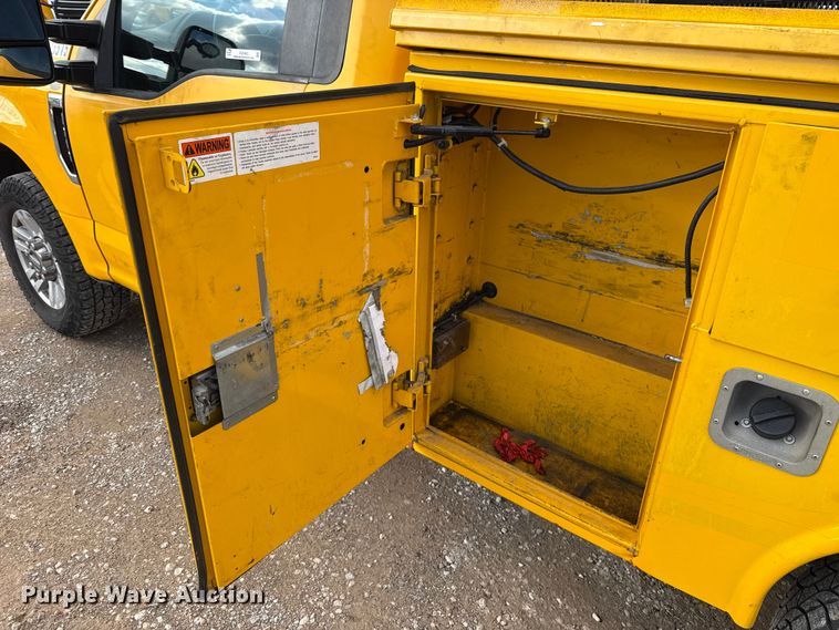 image for item EU5463 2019 Ford F350 Super Duty utility bed pickup truck