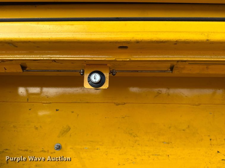 image for item EU5463 2019 Ford F350 Super Duty utility bed pickup truck