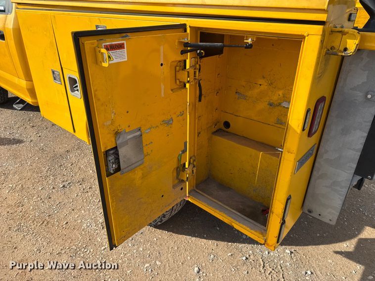 image for item EU5463 2019 Ford F350 Super Duty utility bed pickup truck