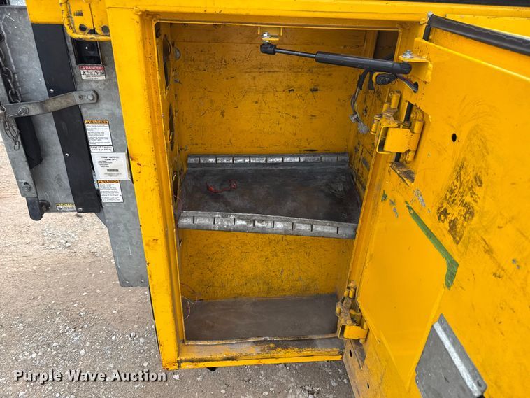 image for item EU5463 2019 Ford F350 Super Duty utility bed pickup truck