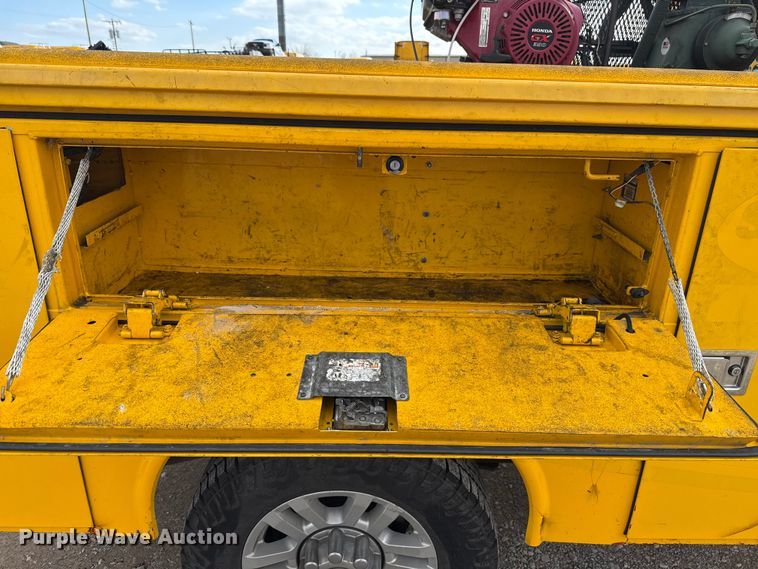 image for item EU5463 2019 Ford F350 Super Duty utility bed pickup truck