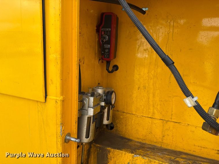 image for item EU5463 2019 Ford F350 Super Duty utility bed pickup truck