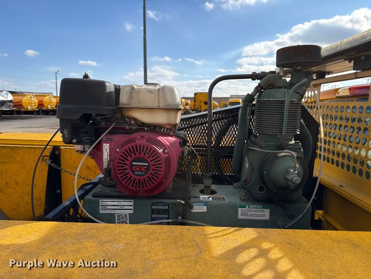 image for item EU5463 2019 Ford F350 Super Duty utility bed pickup truck