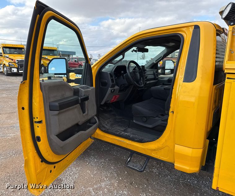 image for item EU5463 2019 Ford F350 Super Duty utility bed pickup truck