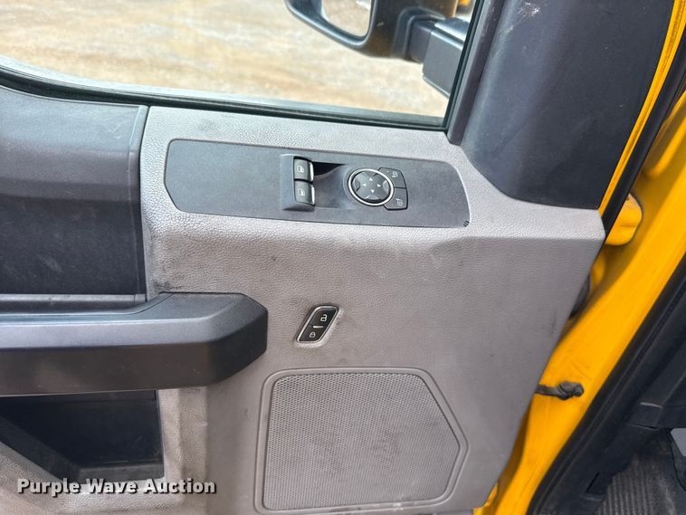 image for item EU5463 2019 Ford F350 Super Duty utility bed pickup truck